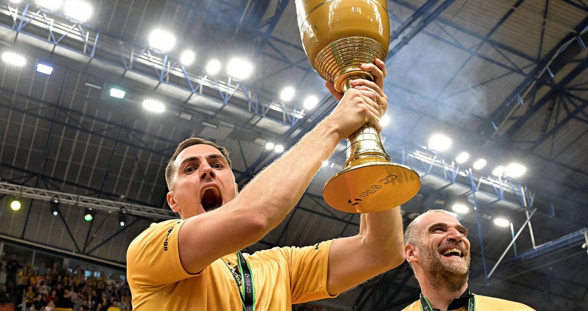 Mistrzowski set z Marką KRISHOME: Zupełnie nowe szaty mistrza! To dopiero piąty klub w zawodowej lidze ze złotymi medalami